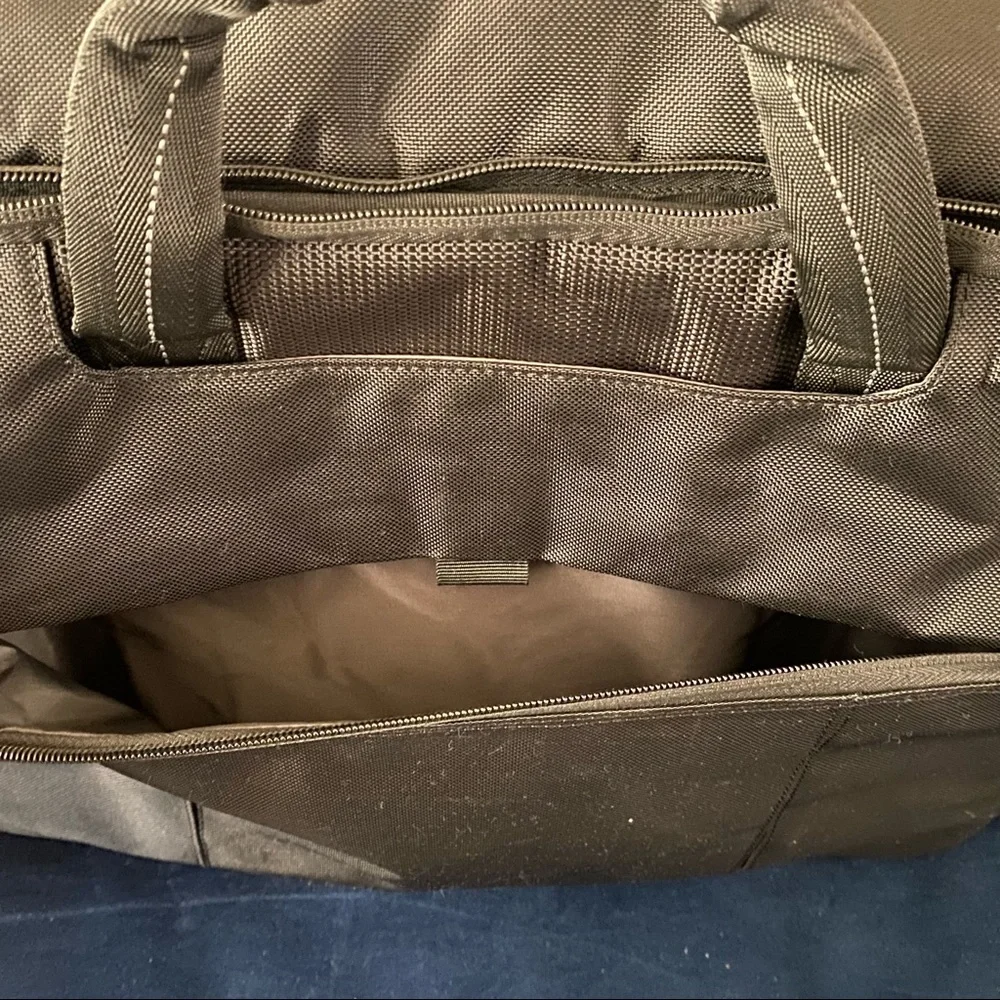 Dell Business Laptop Bag with shoulder straps. New -NWOT
